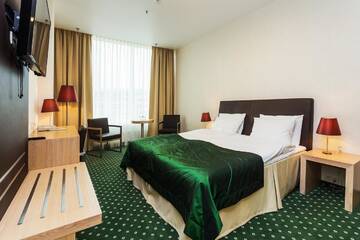 Большой двухместный номер с 1 кроватью в Отеле Green City Hotel